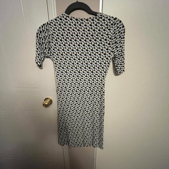 Evening dress by DKNY - Picture 3 of 7